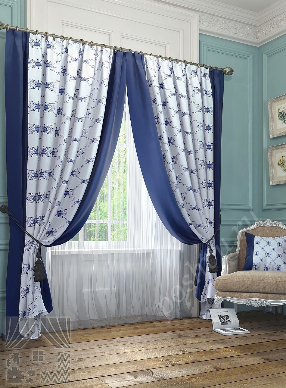 Роскошные шторы с классическим рисунком синего цвета