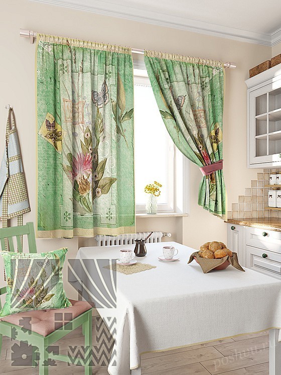 Оригинальный комплект готовых штор для кухни в зеленых тонах с флористическим рисунком