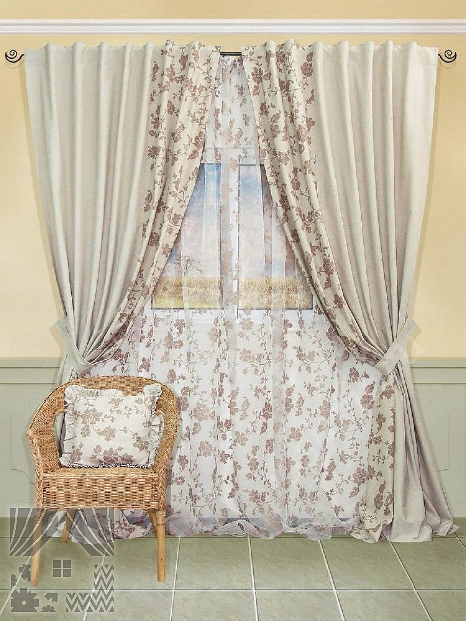 Утончённый комплект готовых штор в серых тонах с тюлем и отделкой с флористическим узором для спальни  или зала