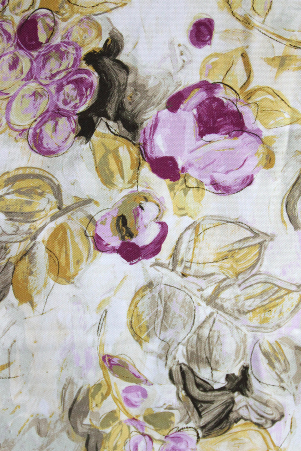 Портьерная ткань рогожка ADAM BC фиолетовые цветы с желтыми листьями с виноградом в стиле акварельной графики