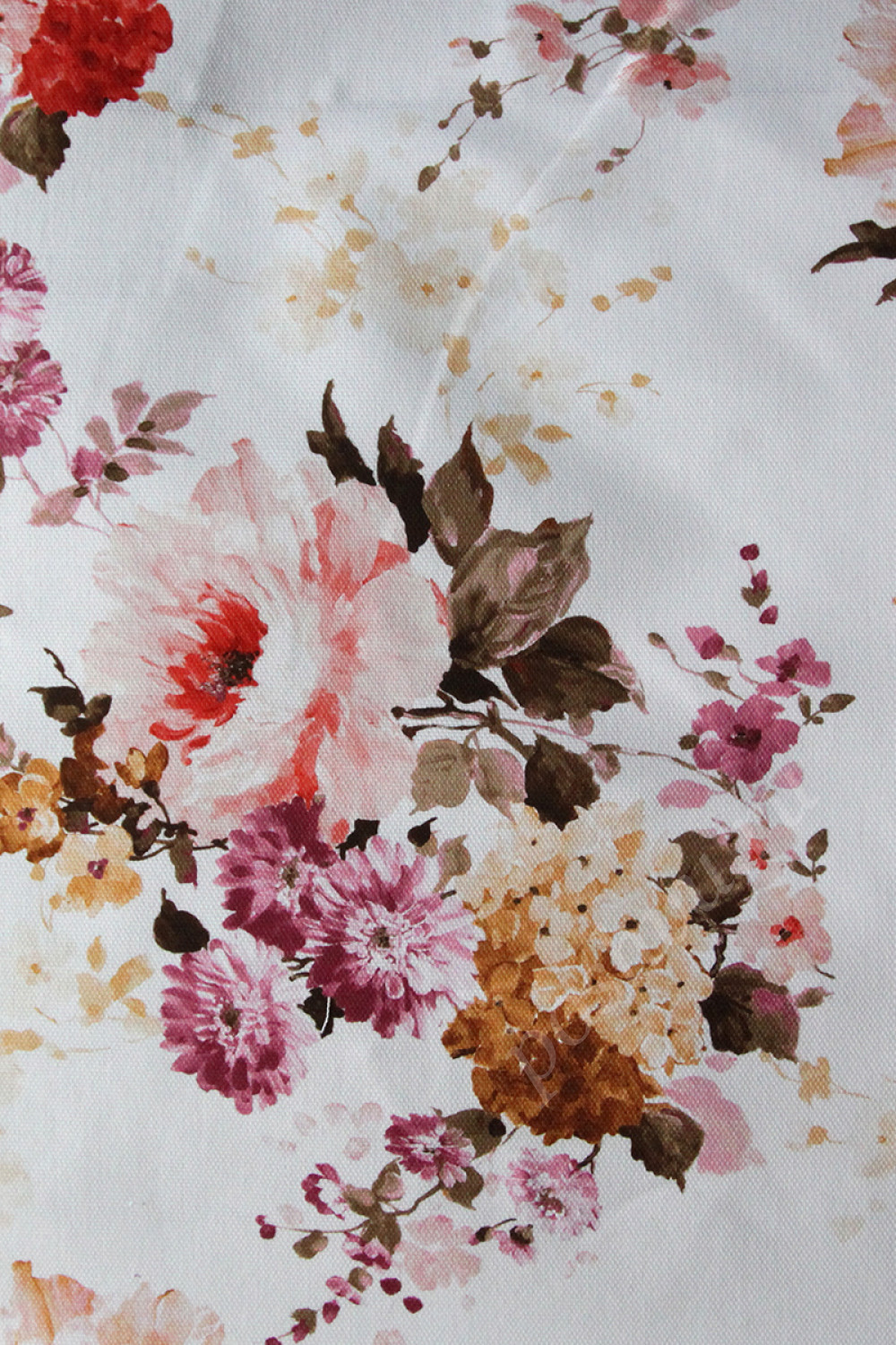 Портьерная ткань рогожка BELLAMI композиция из оранжевых, розовых, бежевых цветов на белом фоне