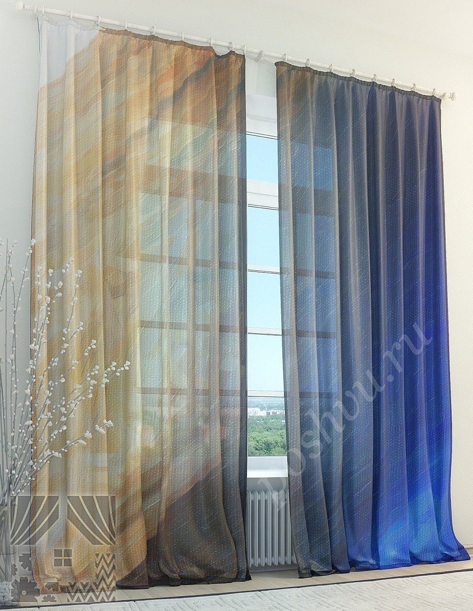 Интересный тюль с абстрактным рисунком в синих тонах для гостиной или спальни