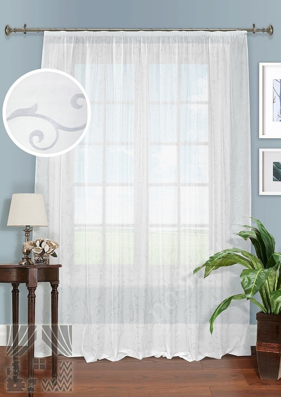 Красивый легкий классический тюль белого цвета с флористическим узором для гостиной или спальни