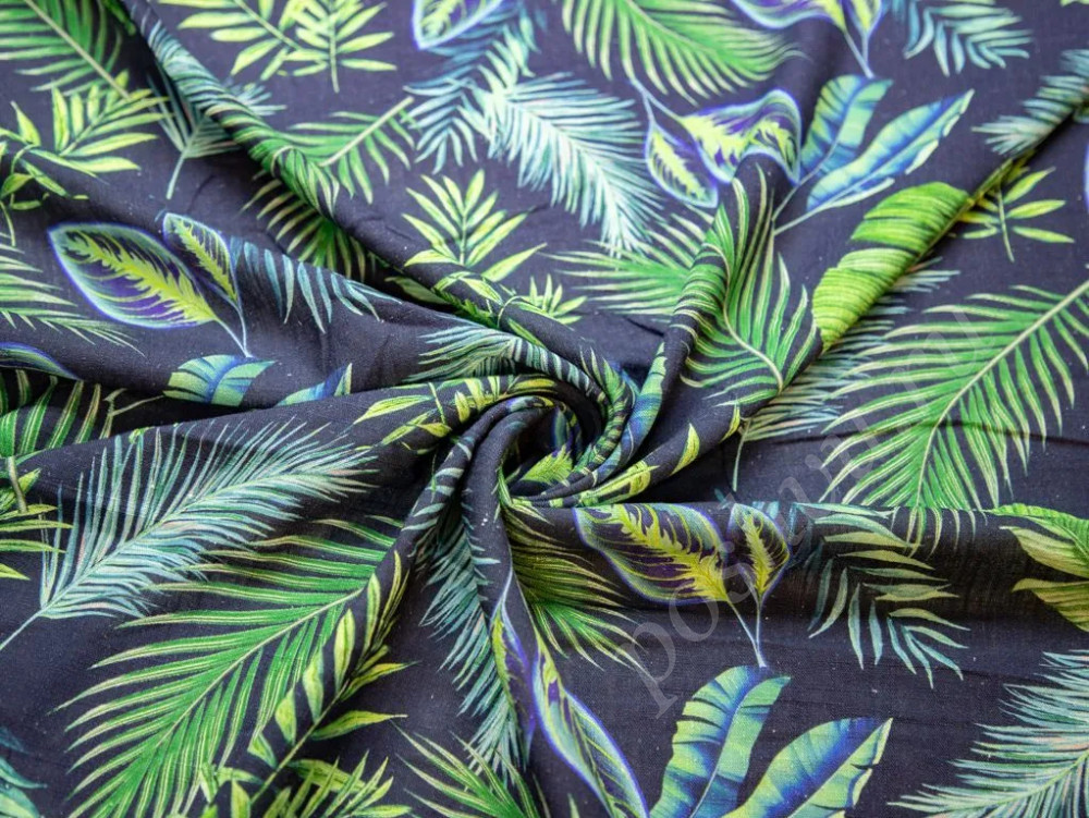 Лен рубашечно-плательный синего цвета с рисунком "Тропические листья" (183г/м2)