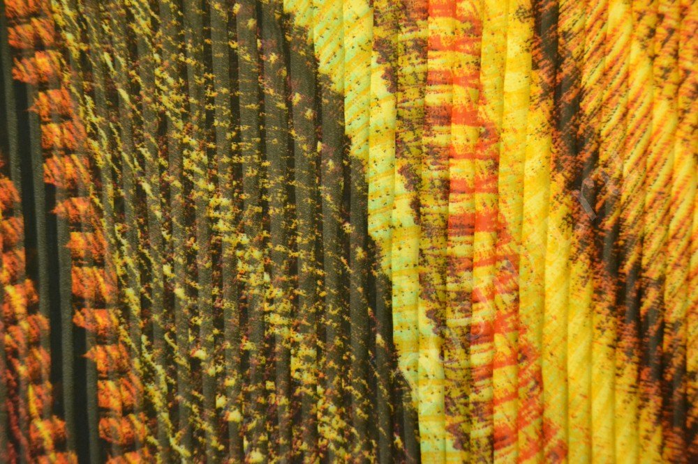 Ткань плиссе с полосами жёлто-зелёных оттенков