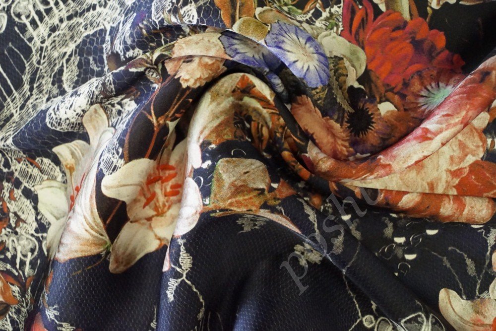 Ткань плательная темно-синего оттенка в цветы