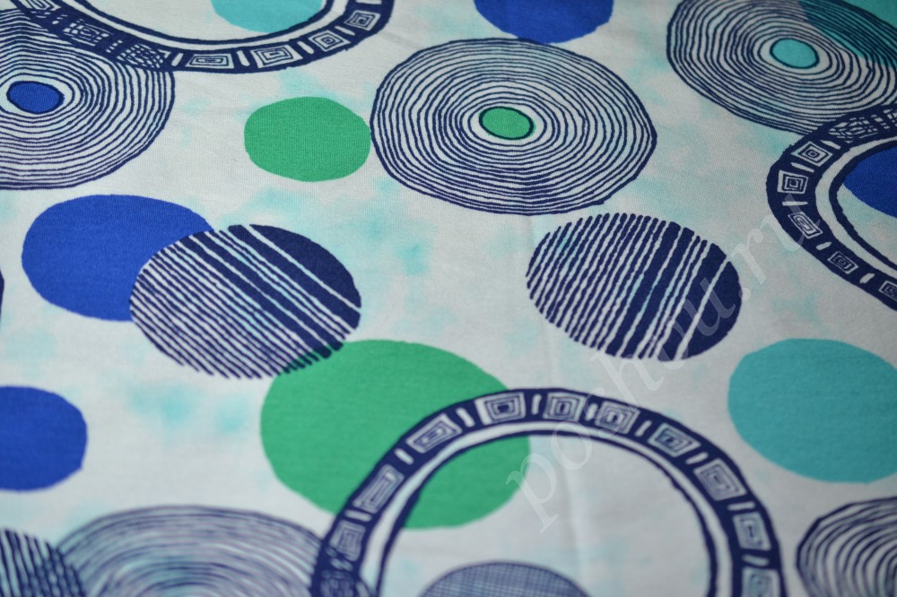 Ткань трикотаж бело-голубого оттенка в крупных кругах