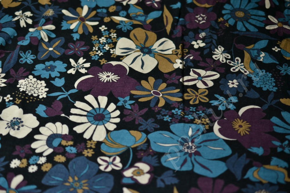 Ткань трикотаж черного цвета в цветочный принт