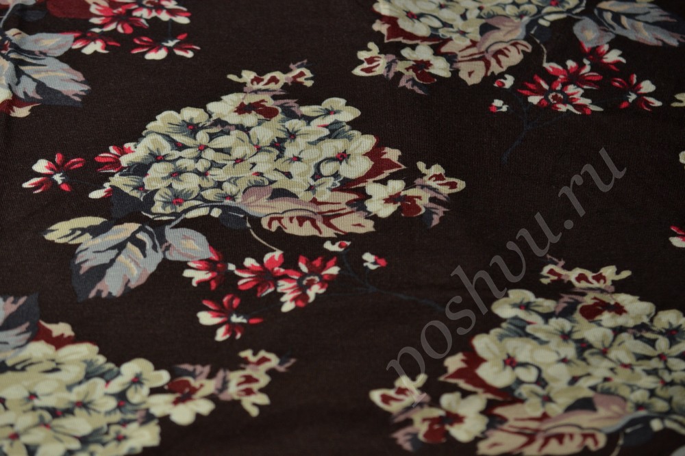 Ткань трикотаж темно-коричневого цвета в цветочный принт