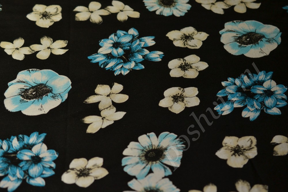 Ткань трикотаж черного цвета в цветочный узор