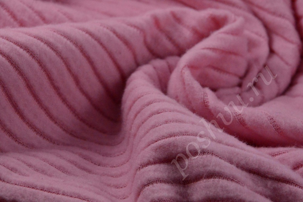 Однотонная трикотажная ткань розового цвета