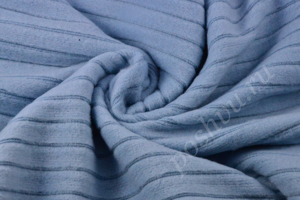 Простая трикотажная ткань серо-голубого цвета