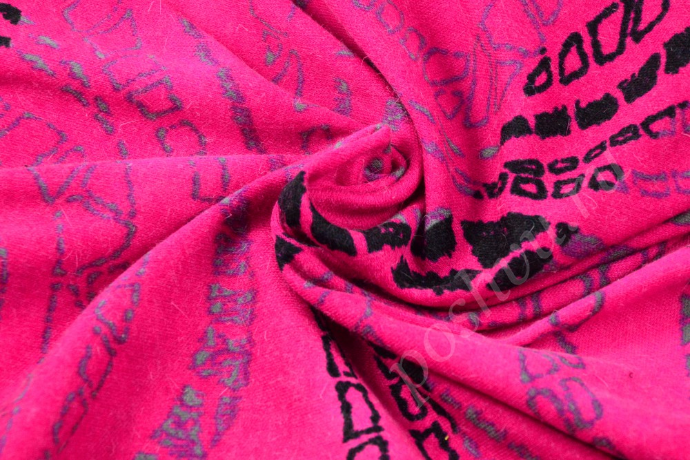 Розовая трикотажная ткань с орнаментом