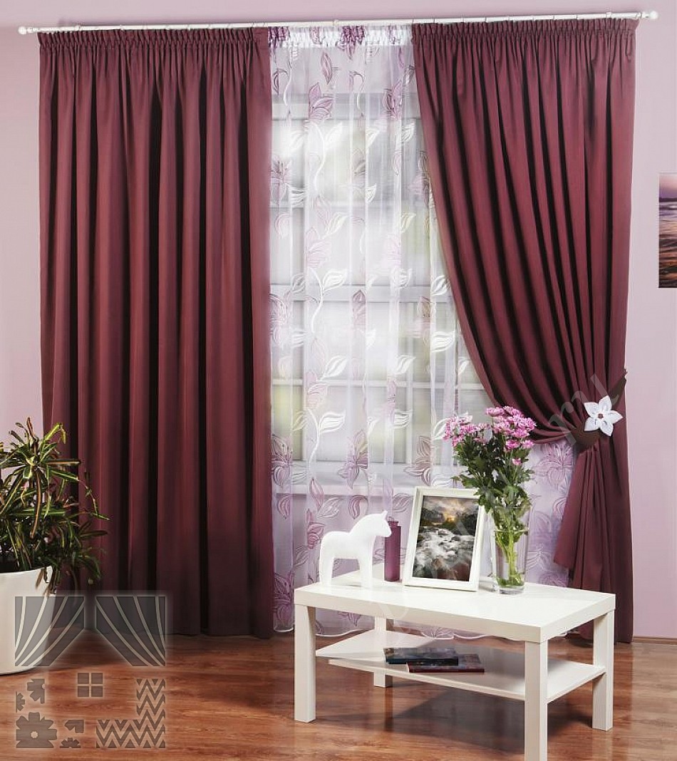 Однотонный комплект штор лилового цвета и тюлем-компаньоном с флористическим принтом