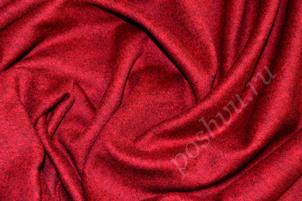 Пальтовая ткань оттенка бордо