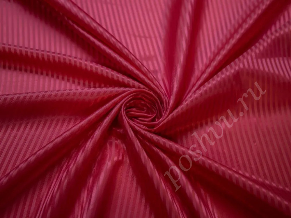 Подкладочная жаккардовая ткань красного цвета в полоску (69г/м2)