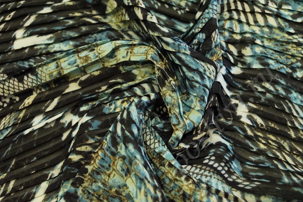 Ткань плиссе с анималистическим узором в сине-чёрных тонах