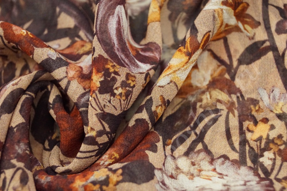 Ткань шифон в светло-коричневом оттенке в цветы