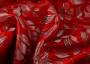 Красная парчовая ткань с серебристым цветочным узором