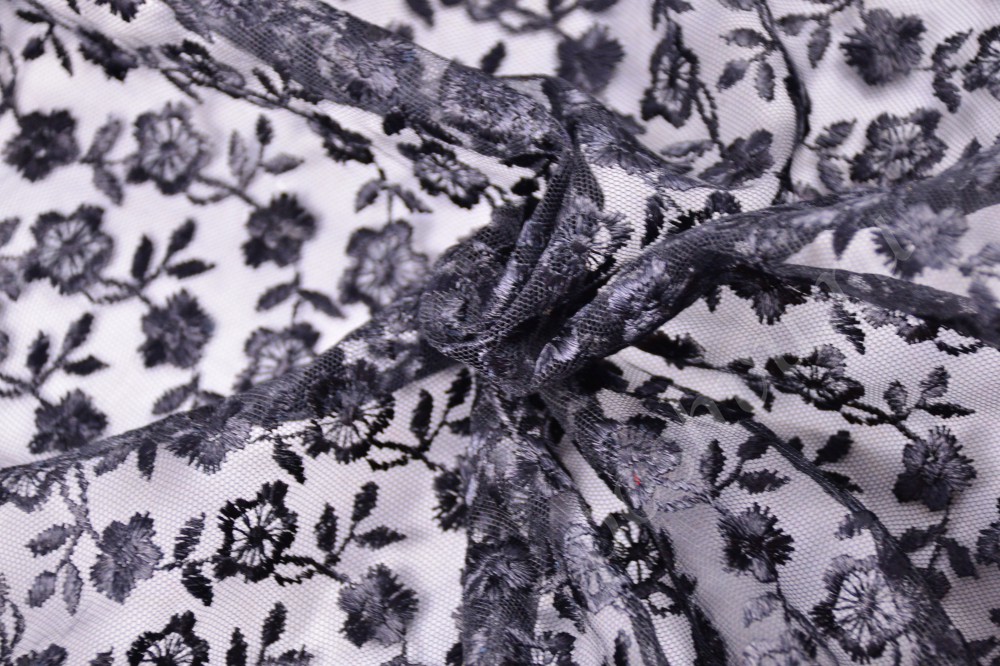 Кружевная ткань с чёрным цветочным принтом