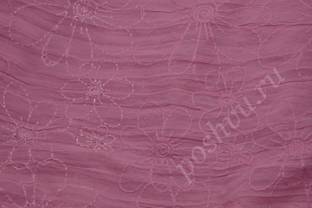 Ткань шифон жатый розового оттенка с вышитым цветочным узором