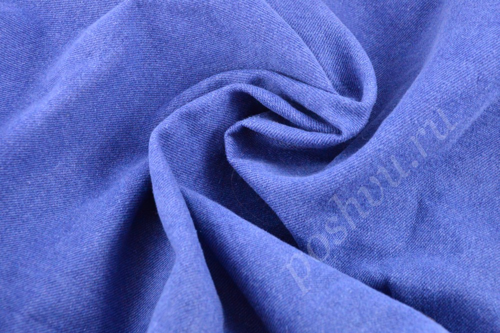 Натуральная джинсовая ткань синего цвета