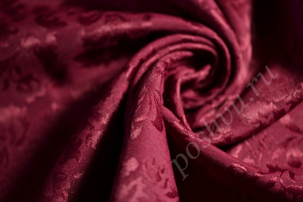 Ткань интерьерная льняная бордового цвета в флористический узор