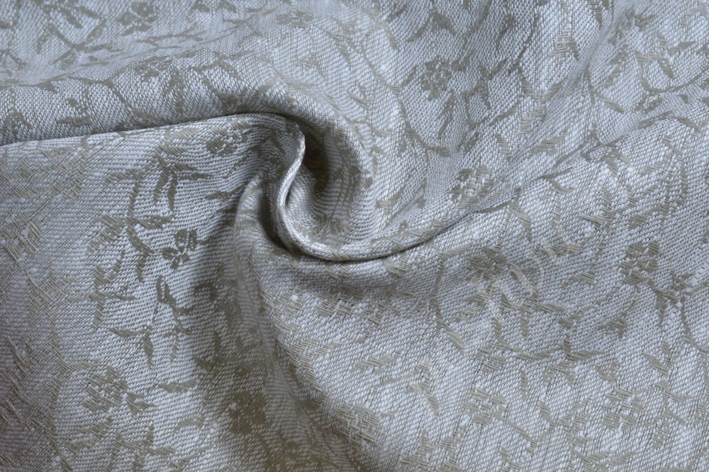 Ткань льняной жаккард для скатертей серого-бежевого цвета с флористическим узором