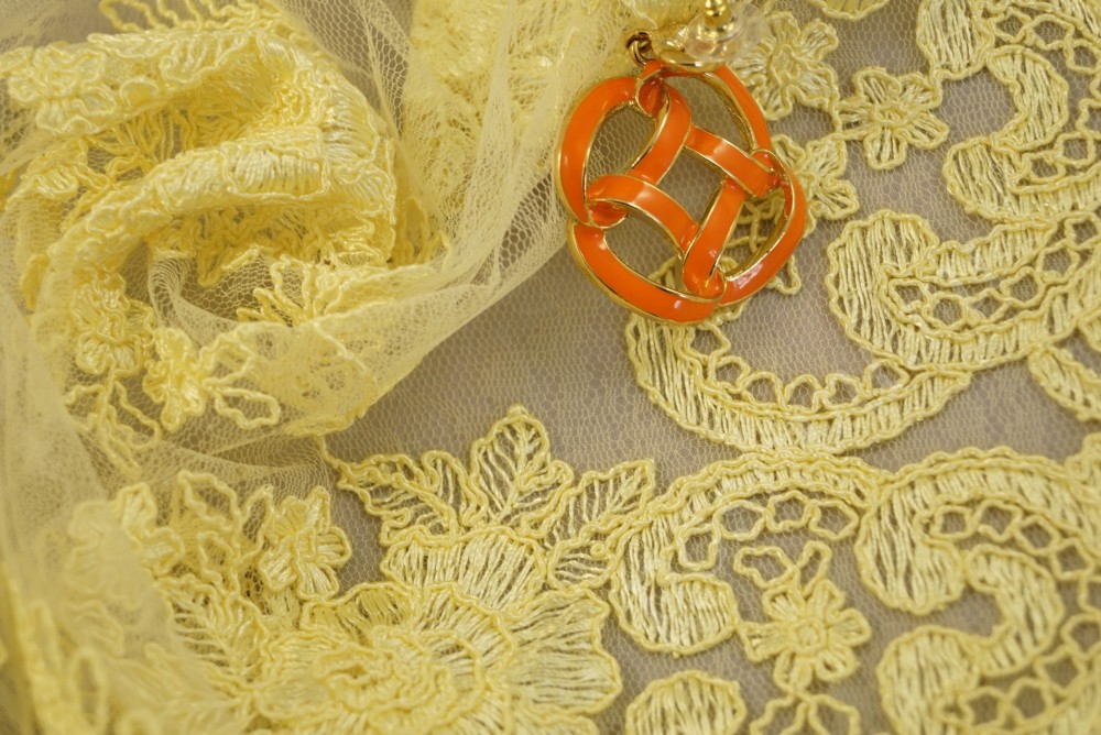 Ткань кружево на сетке жёлтого цвета