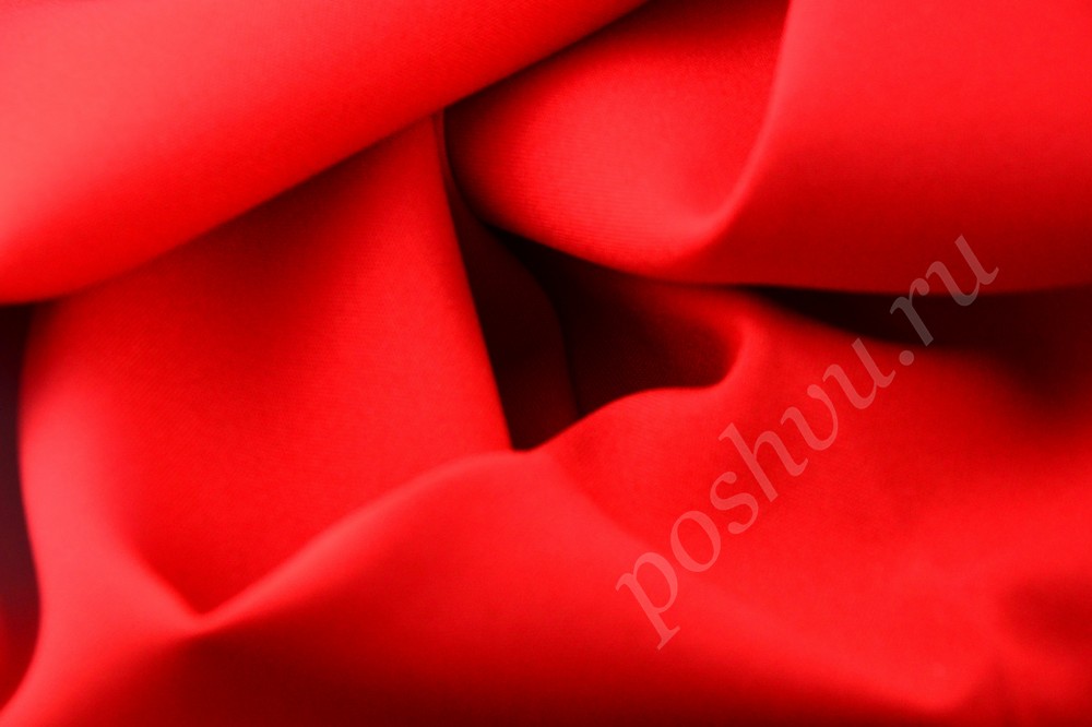 Ярко-красная габардиновая ткань со скидкой