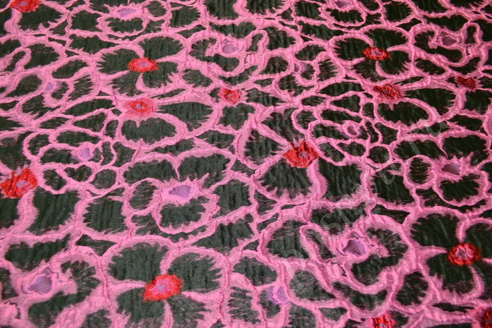 Ткань жаккард в цветах розово-черного цвета