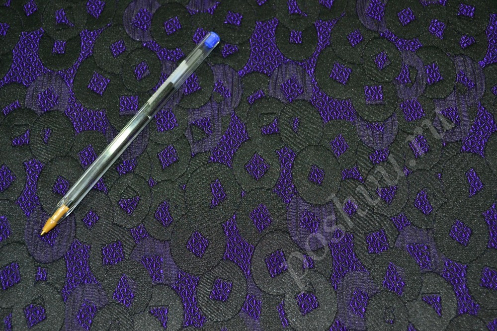 Ткань жаккард фиолетового оттенка в черный узор в виде колечек