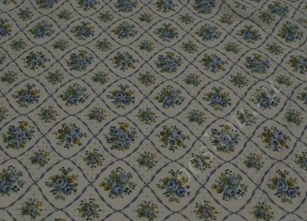 Скатертная ткань с голубыми цветами