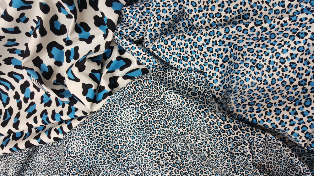 Джинсовая ткань с леопардовым рисунком сине-бежевая
