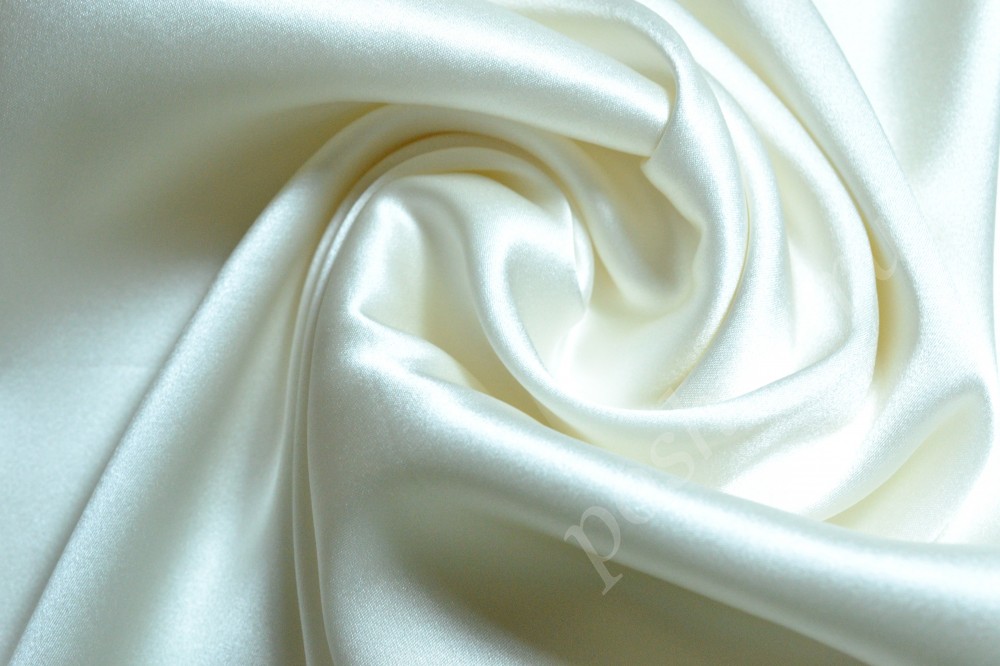 Ткань шелк белоснежного оттенка с перламутром