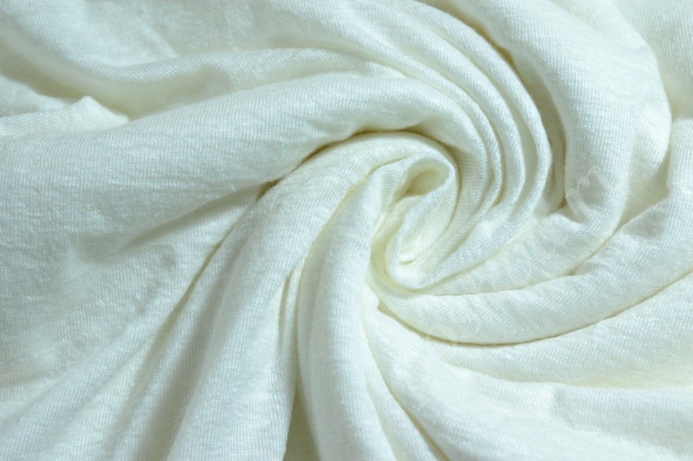 Белая трикотажная ткань