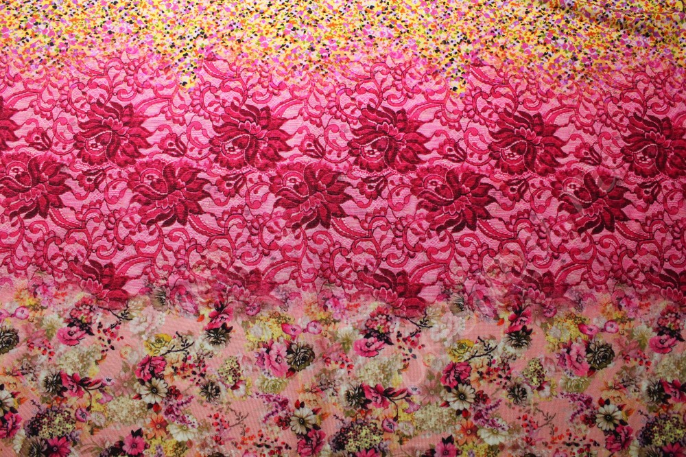 Трикотажная ткань в цветочный принт розовых оттенков