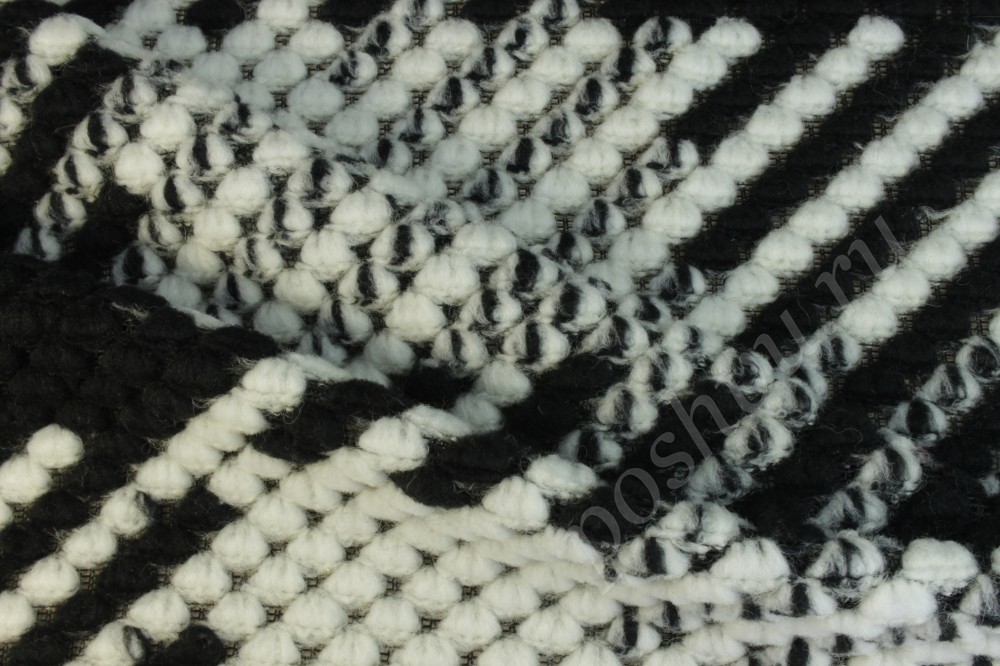 Трикотажная ткань черно-белого цвета с орнаментом