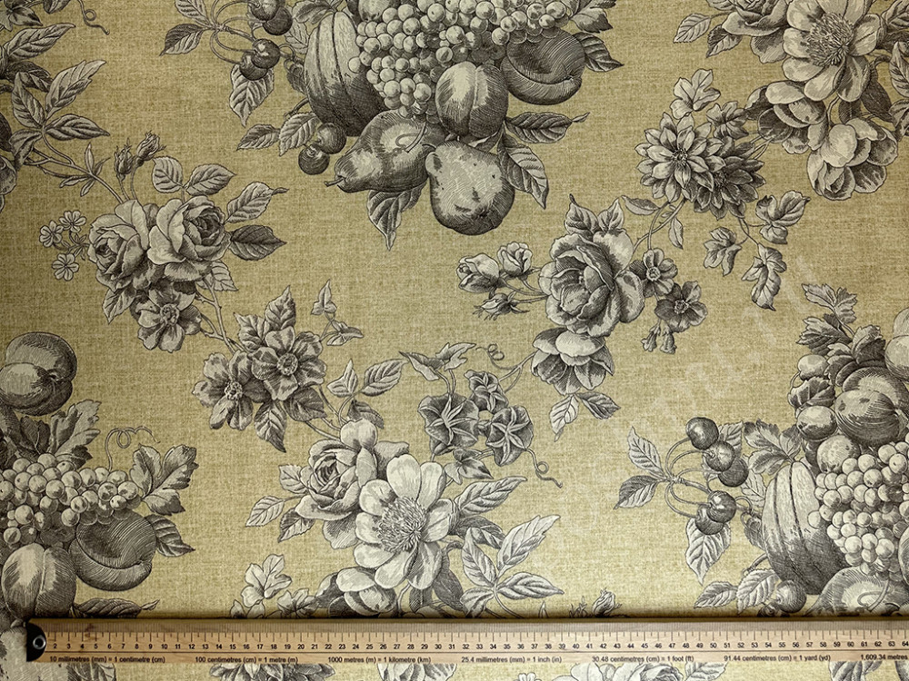 Портьерная ткань рогожка HENRIETTA цветы и фрукты на светло-бежевом фоне в английском стиле (раппорт 66х70см)