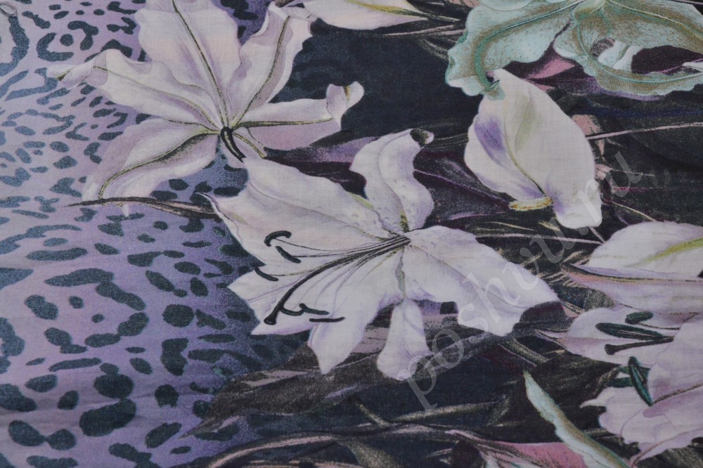 Хлопковая ткань серого оттенка с белыми и бирюзовыми лилиями