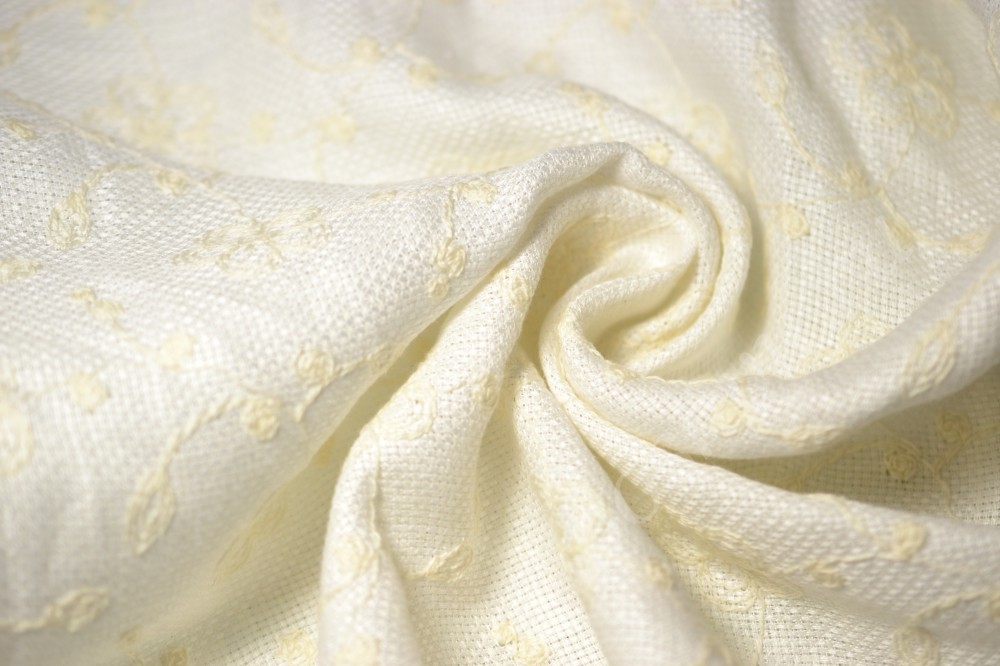 Ткань лен белоснежного оттенка в кремовые листики