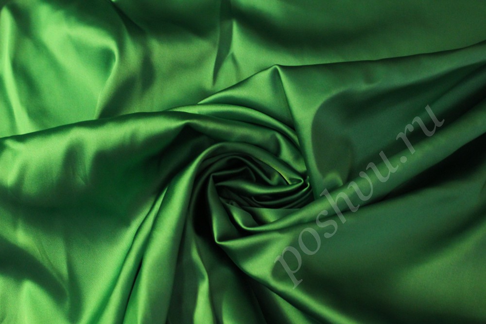 Ткань атлас насыщенного зеленого оттенка