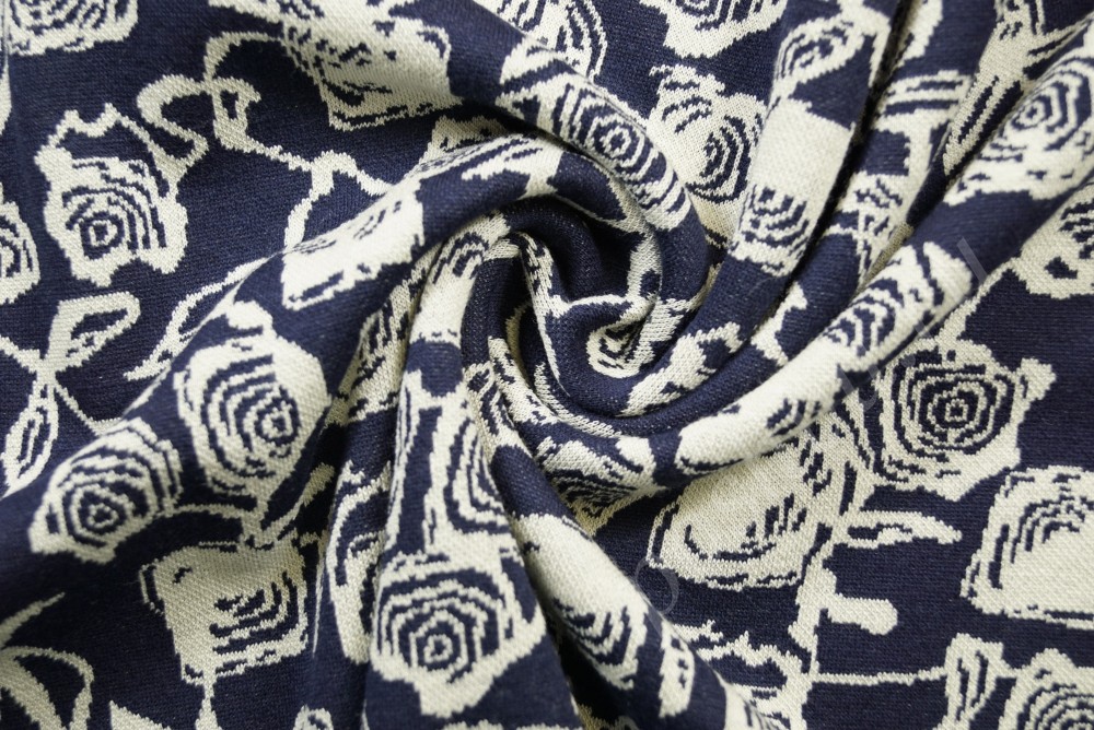 Ткань трикотажный жаккард синего цвета с белыми розами