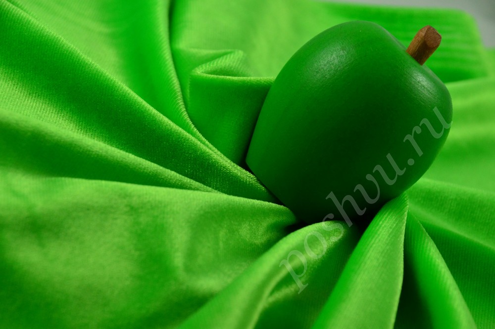 Ткань мягкий бархат изумрудно-зелёного оттенка со скидкой