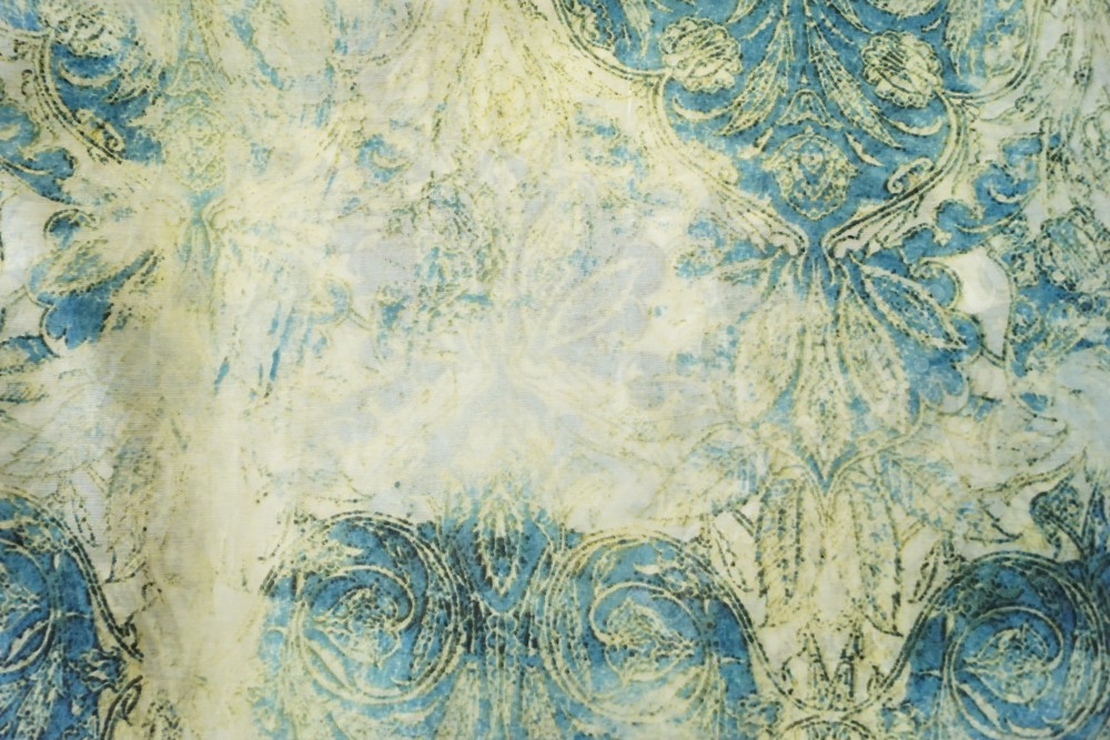 Ткань батист белого и голубого цвета с орнаментом