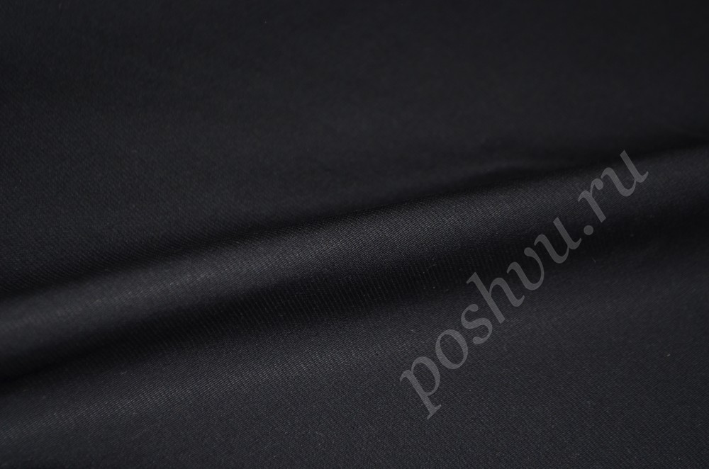 Костюмно-плательная ткань с эффектом микровельвета черного оттенка