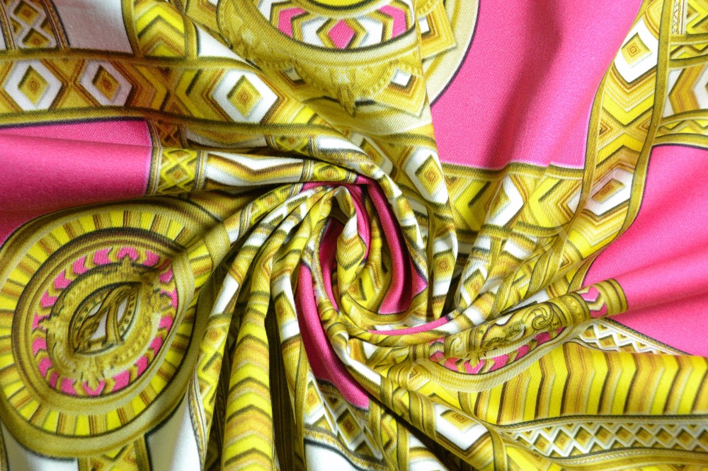 Ткань хлопок розового оттенка с орнаментом