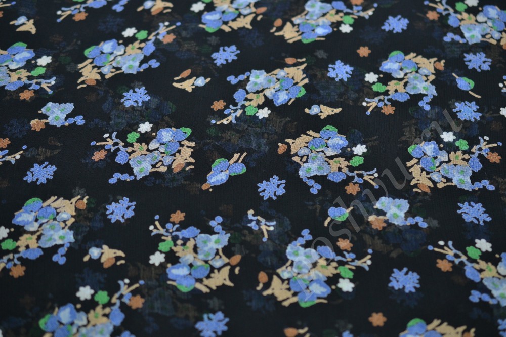 Ткань Вискоза плательно-блузочная черного оттенка в синие цветы