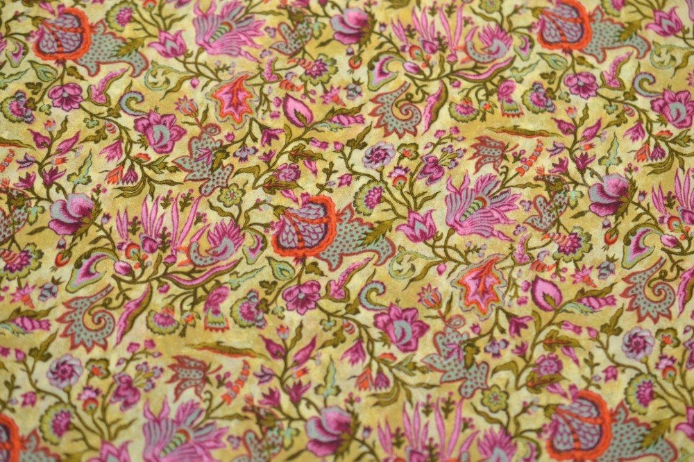 Ткань вискоза плательно-блузочная с цветочным узором