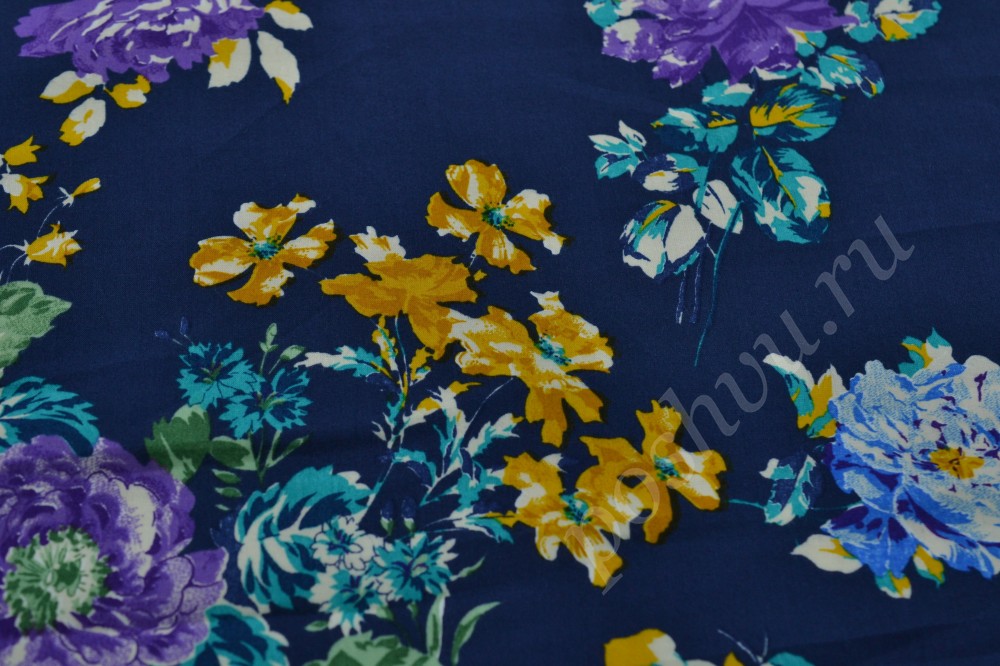 Ткань вискоза плательно-блузочная синего оттенка в цветочный принт